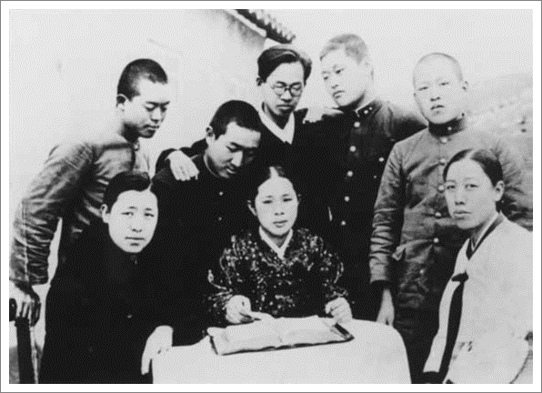 Moon con la sua padrona di casa